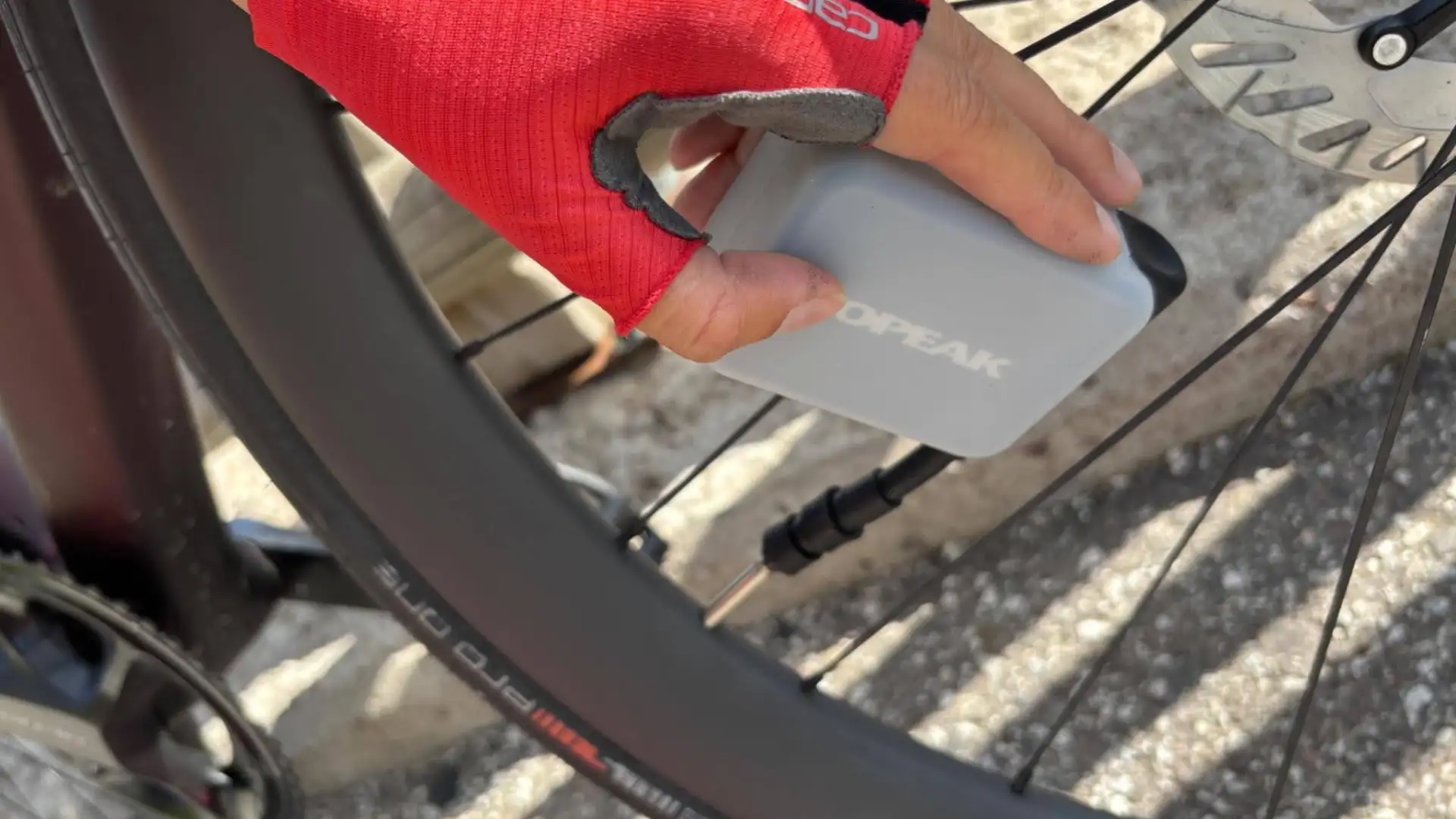 Elektrická pumpa na bicykel Topeak vs. Pedalsport