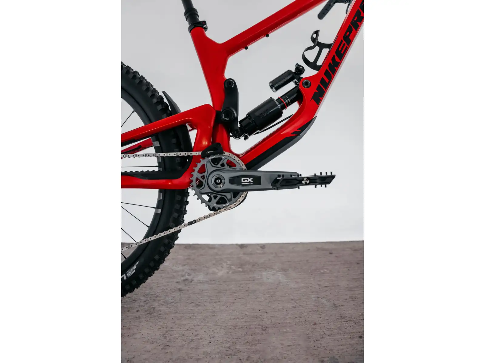 Nukeproof Giga Carbon Pro 297 T-GX bicykel Red