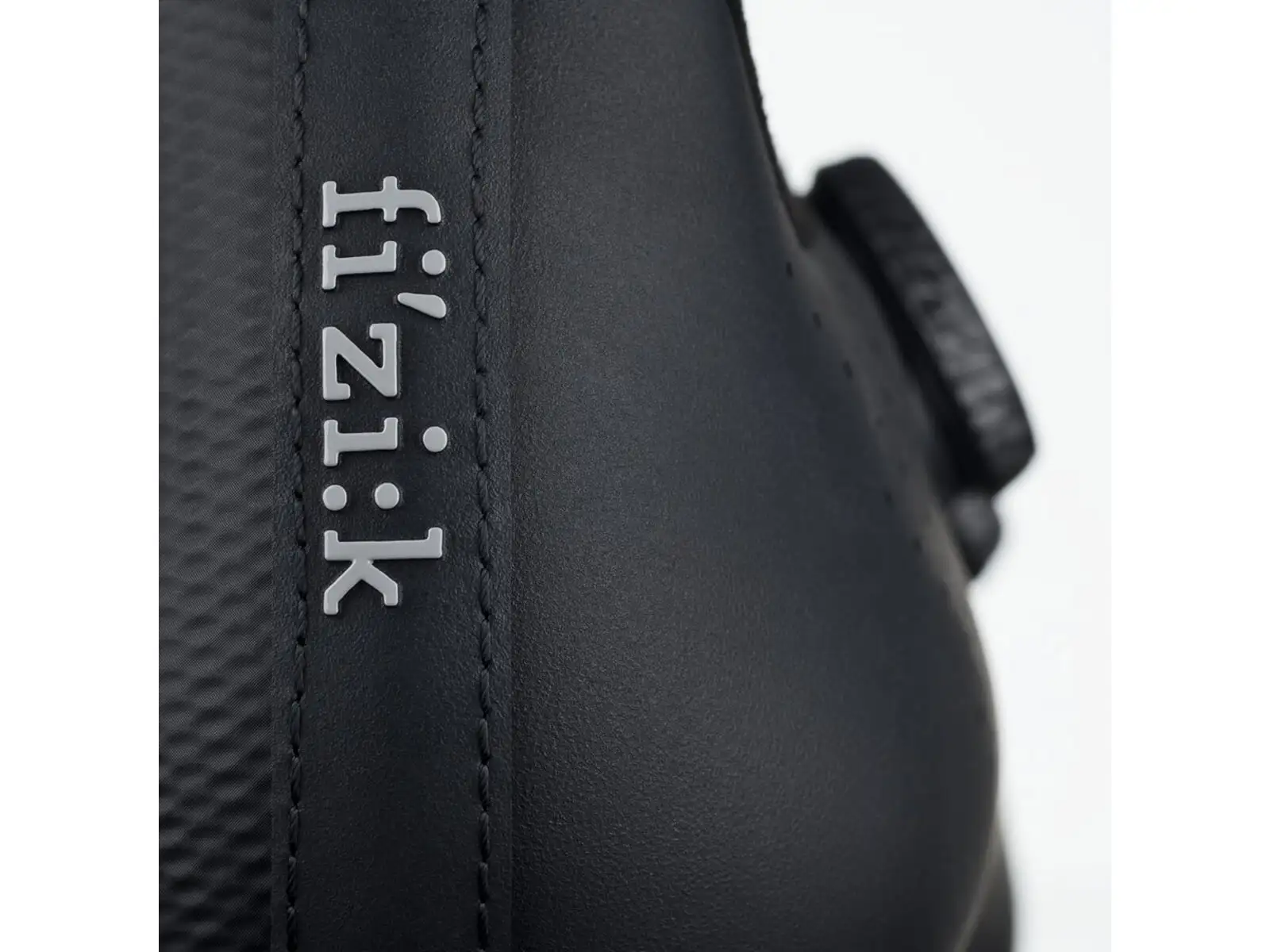 Fizik Vento Infinito Knit Carbon 2 cestné pánske tretry Black/Black