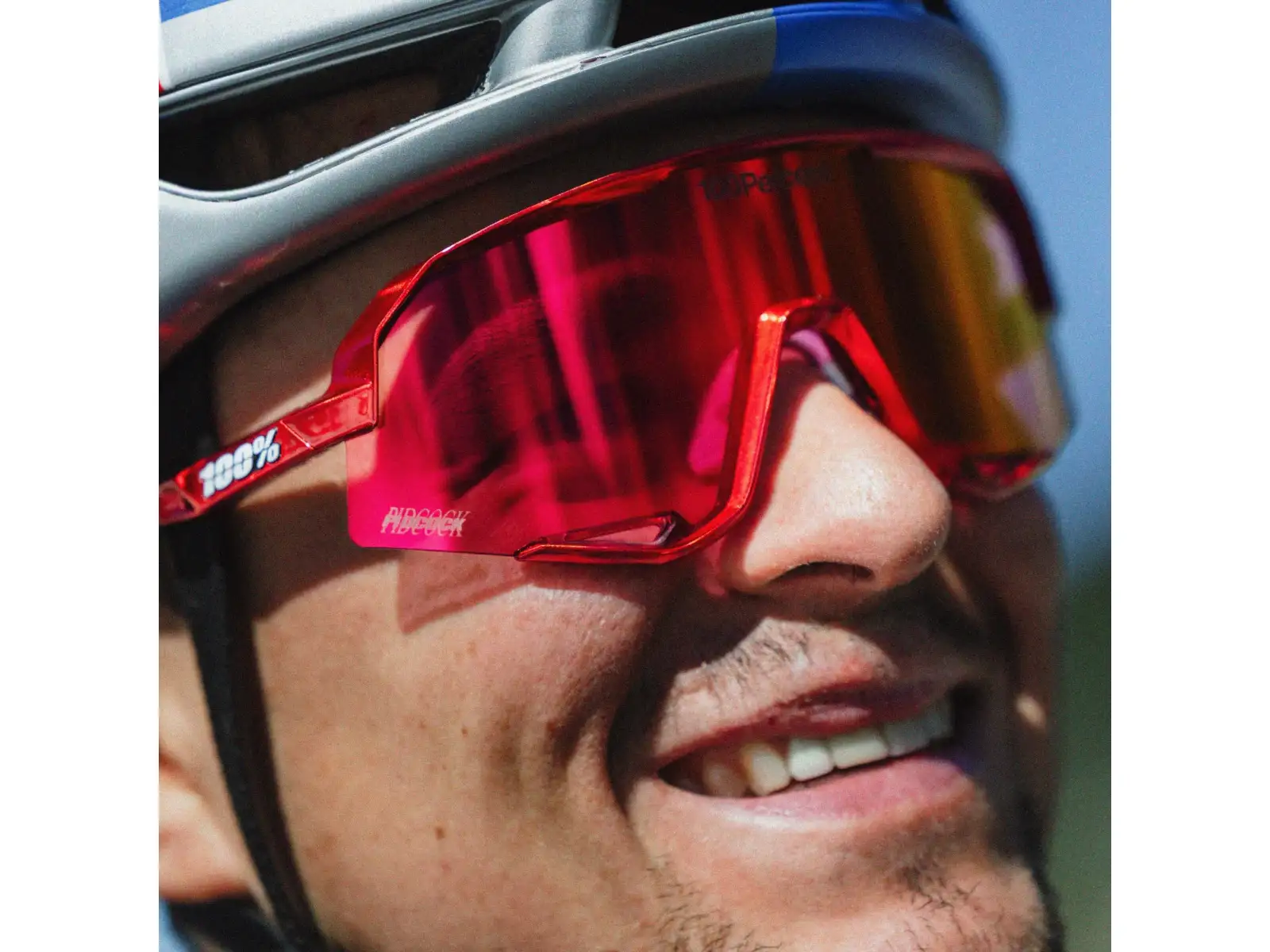 100% Slendale Pidcock Le cyklistické okuliare Gloss Red Holographic HiPER Red Mirror Lens