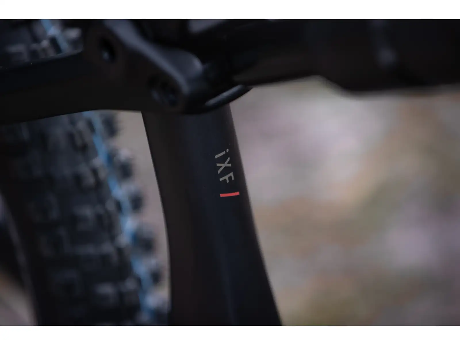 Superior iXF 9.7 celoodpružené odľahčené elektrobicykel