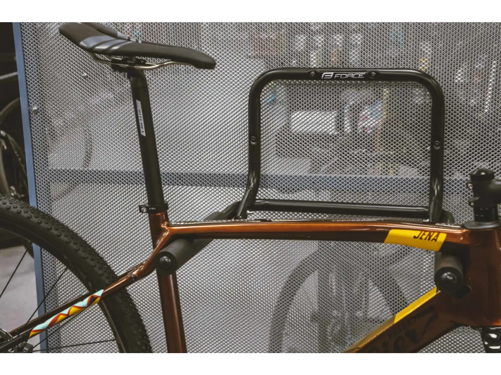 Force držiak bicykla na stenu pod rám sklopný čierna
