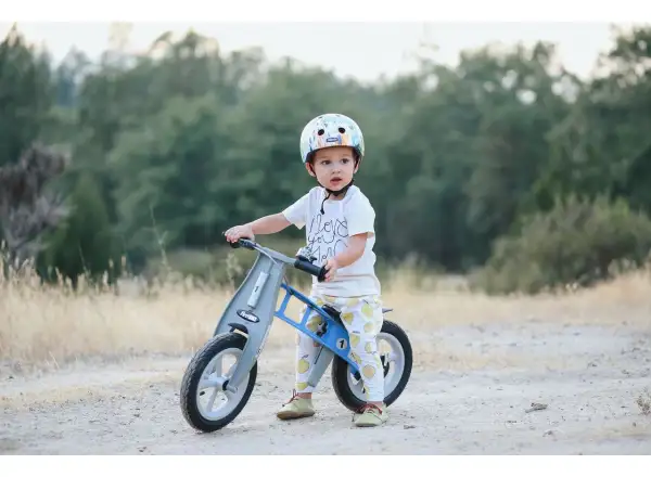 First Bike BASIC LIGHT BLUE detské odrážadlo bez brzdy