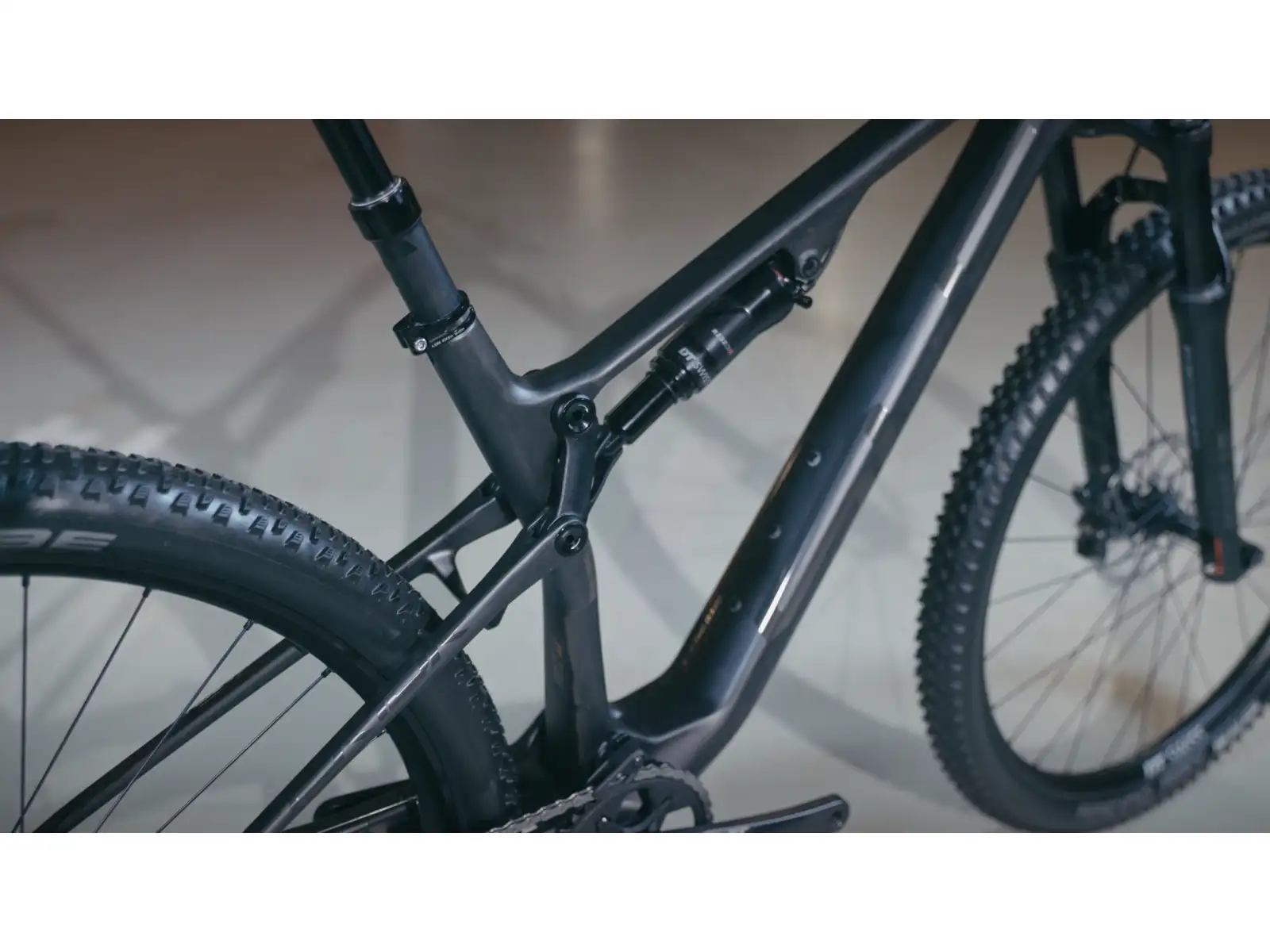 Superior XF 979 RC horský bicykel Matte Carbon/Stealth Chrome