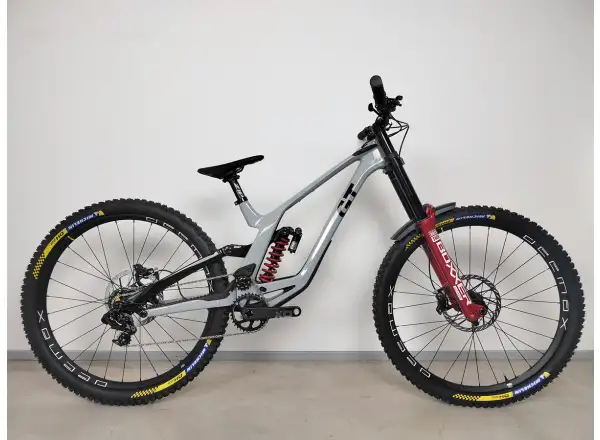 Veľkosť zjazdového bicykla GT Fury Custom. M