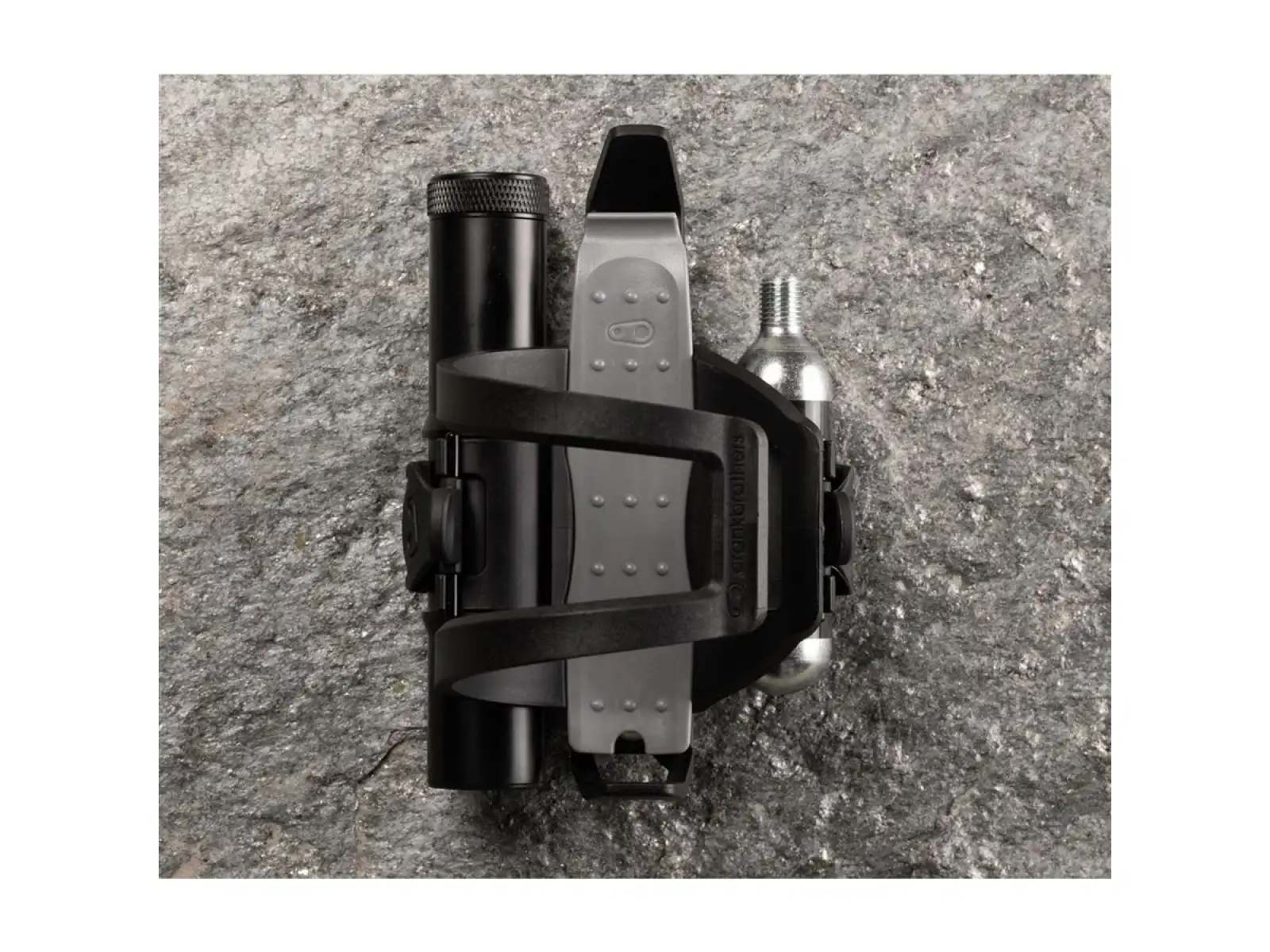 Crankbrothers S.O.S. BC18 Bidon košík a sada náradia čierna
