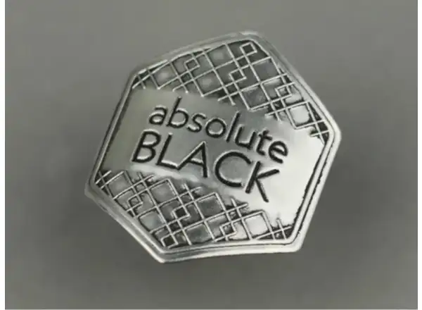 Absolute Black nálepka 4,3 x 4,7 cm