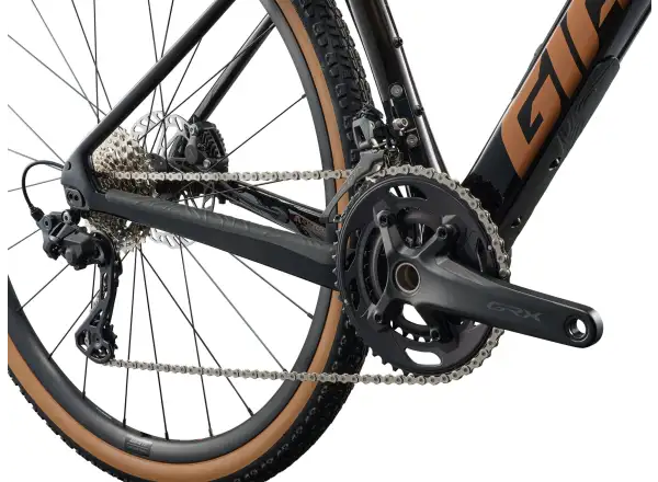 Giant Revolt Advanced 2 gravel bicykel Carbon Smoke