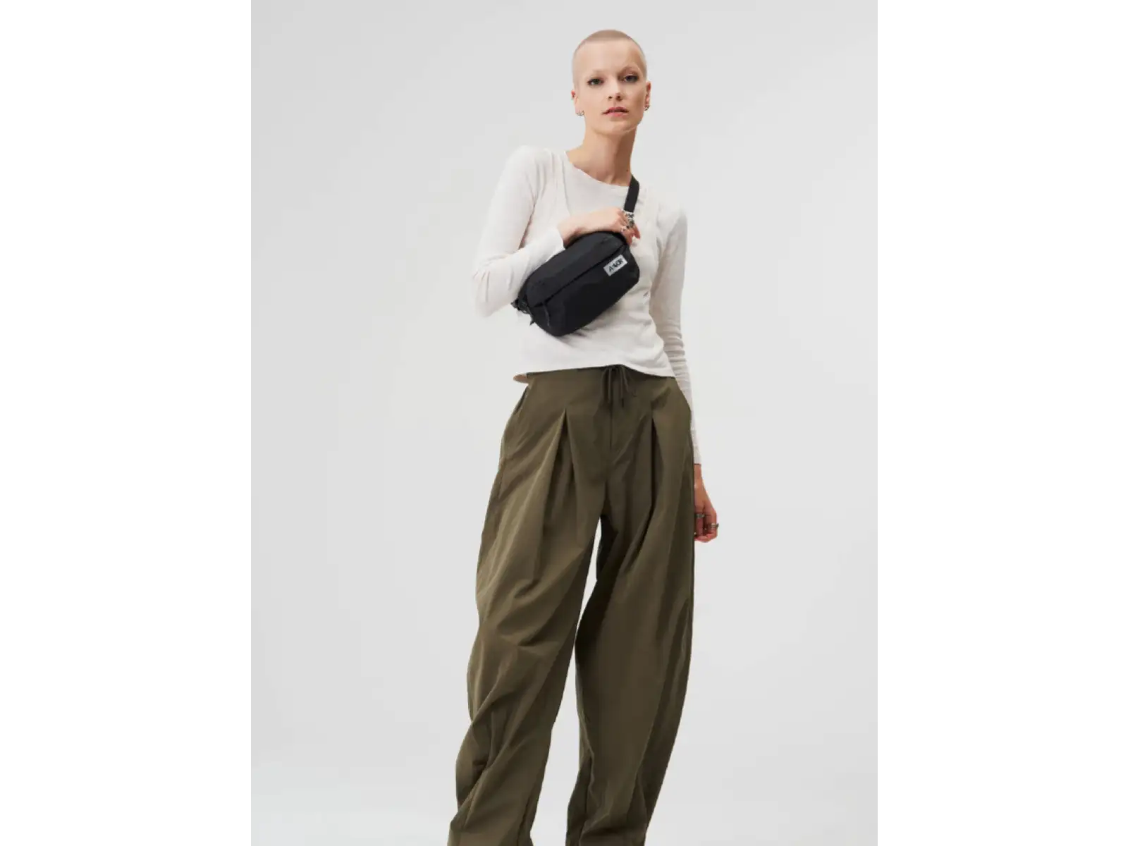 Aevor Hip Bag Ease taštička cez rameno/ľadvinka Black