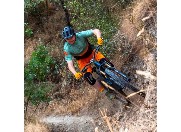 Endura MT500 D30 chrániče kolien čierna