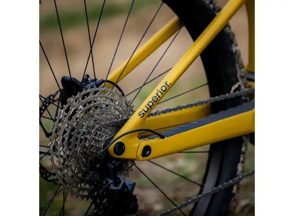 Superior iXF 9.2 celoodpružený elektrobicykel Matte Mustard