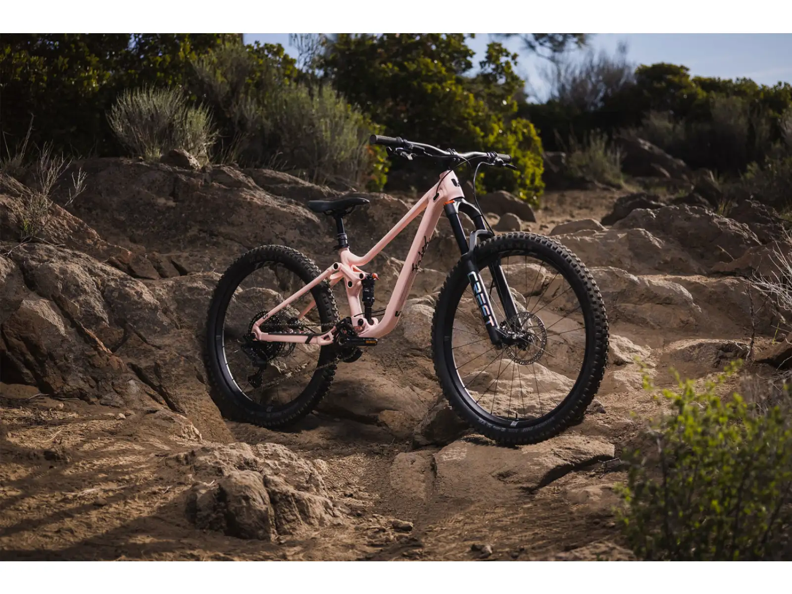 Liv Faith detský celoodpružený bicykel 27,7"/26" Radiant Pink