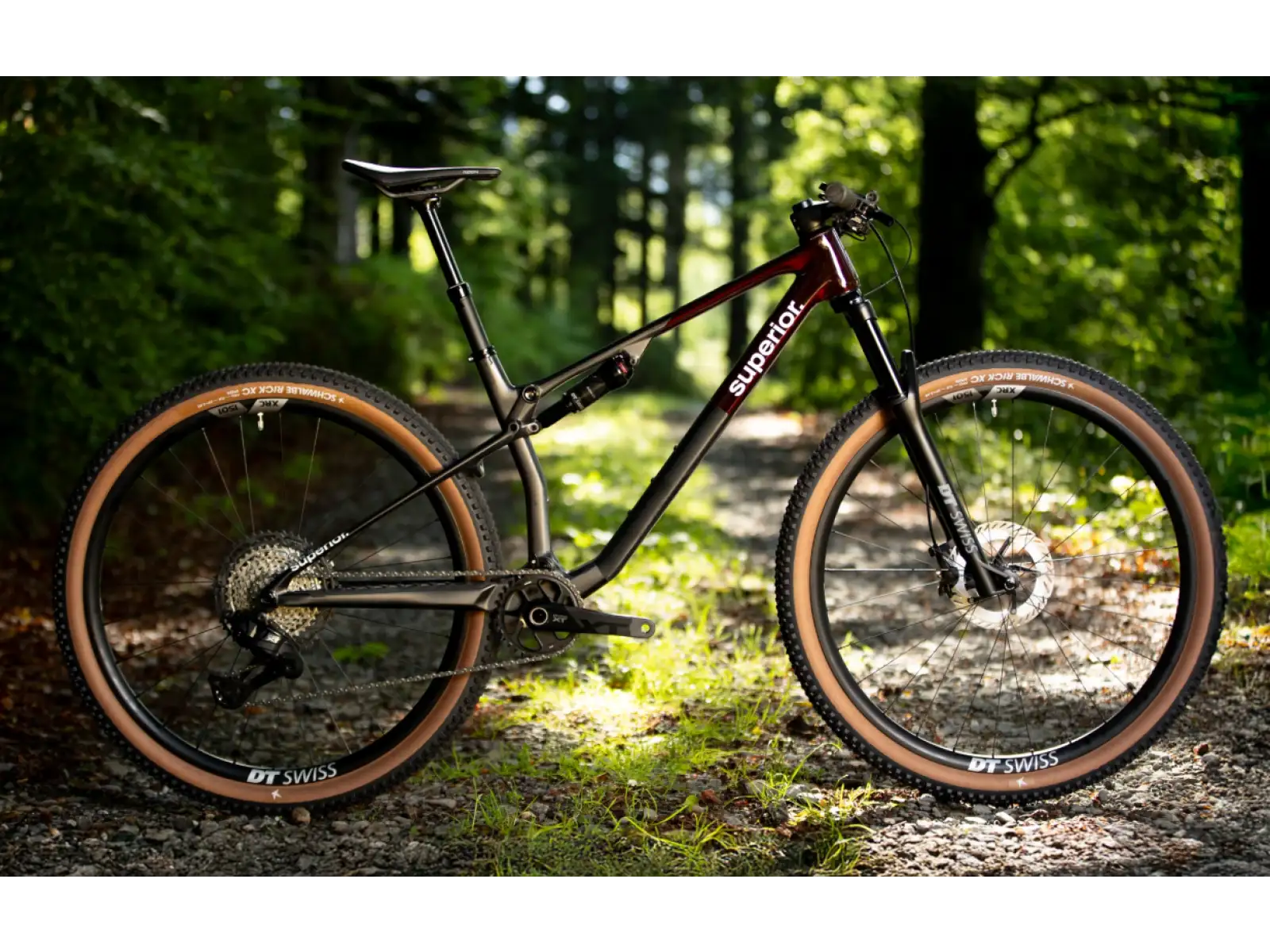 Superior XF 9.6 Team celoodpružený bicykel Gloss Carbon/Red Carbon