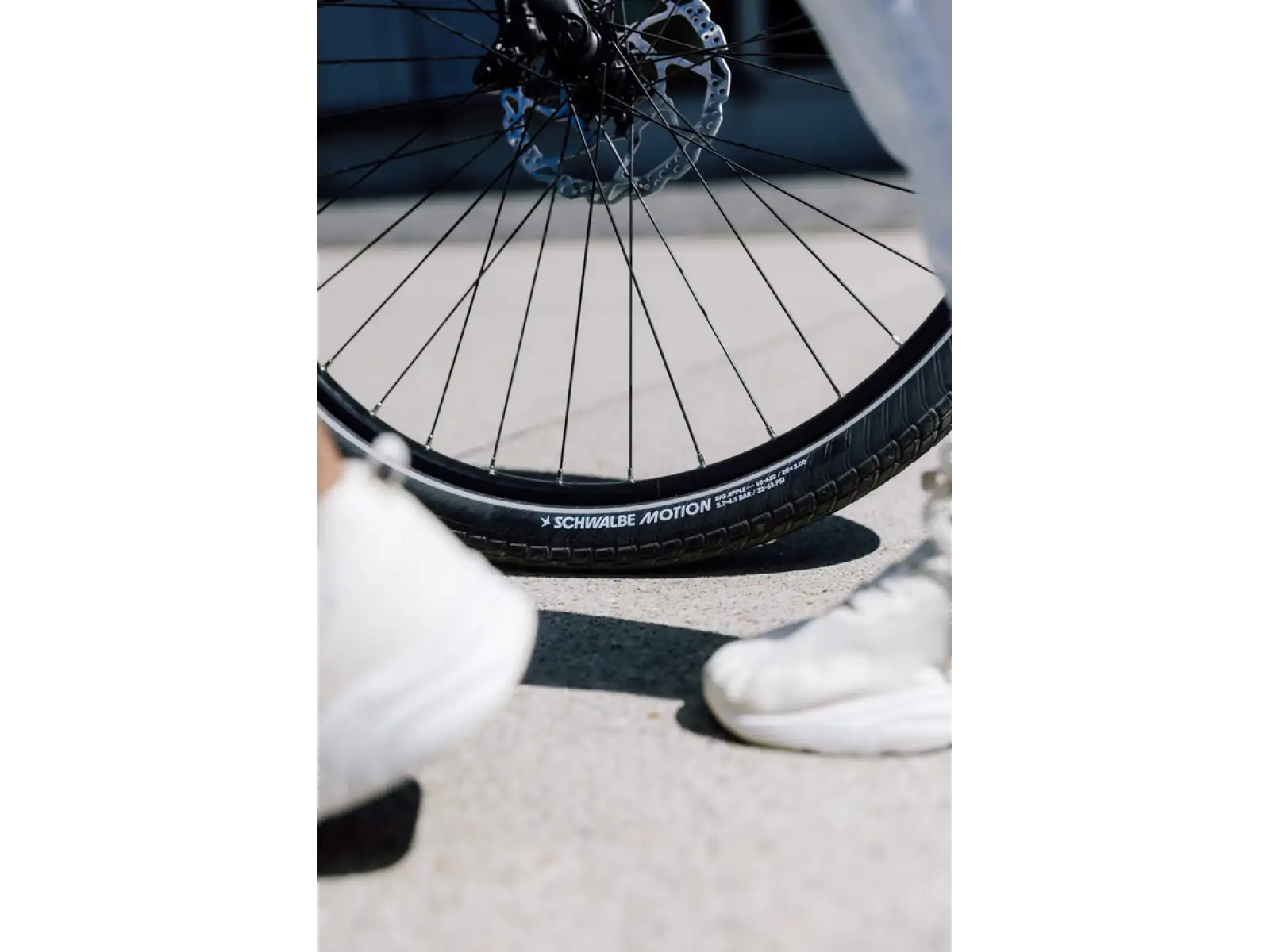 Schwalbe Motion Big Apple E-25 28" trekingový plášť drôt Black Reflex