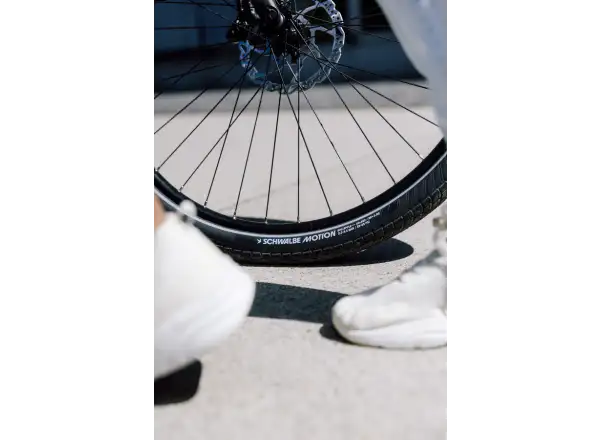 Schwalbe Motion Big Apple E-25 28" trekingový plášť drôt Black Reflex