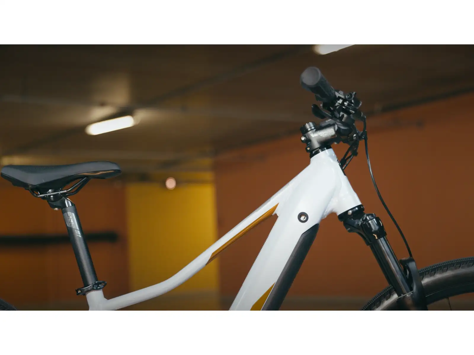 Superior eXC 7019 WB horský elektrobicykel Gloss White/Copper