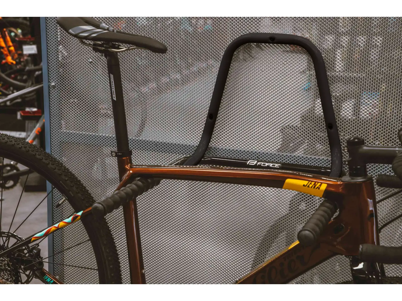 Force nástenný držiak na bicykel pod rám skladací (899485)