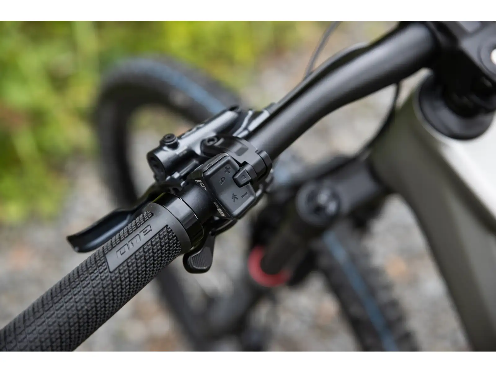 Superior iXF 9.7 celoodpružený elektrobicykel Gloss Chrome / Matte