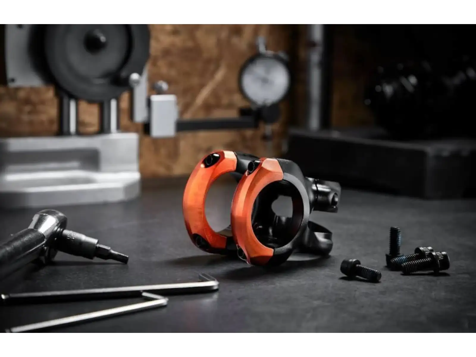 E-13 Plus 35 predstavec 40 mm Black/Naranja