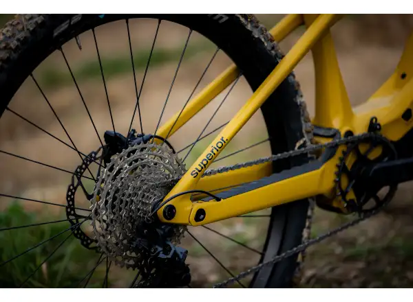 Superior iXF 9.2 celoodpružený elektrobicykel Matte Mustard