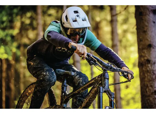 Abus AirDrop MIPS prilba Black Gold