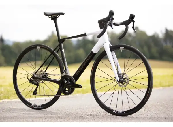 Cestný bicykel Superior X-Road 9.3 GF matný karbón / biely