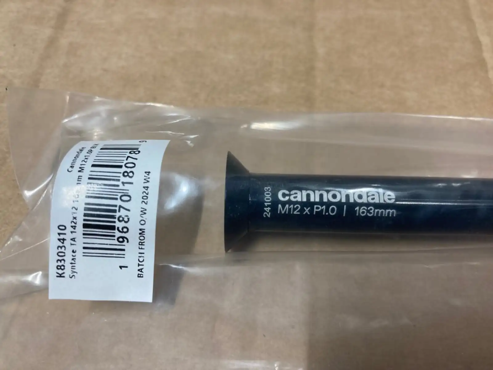 Cannondale zadná os SYNTACE TA 142X12 163MM M12X1.0P BLK (K8303410)