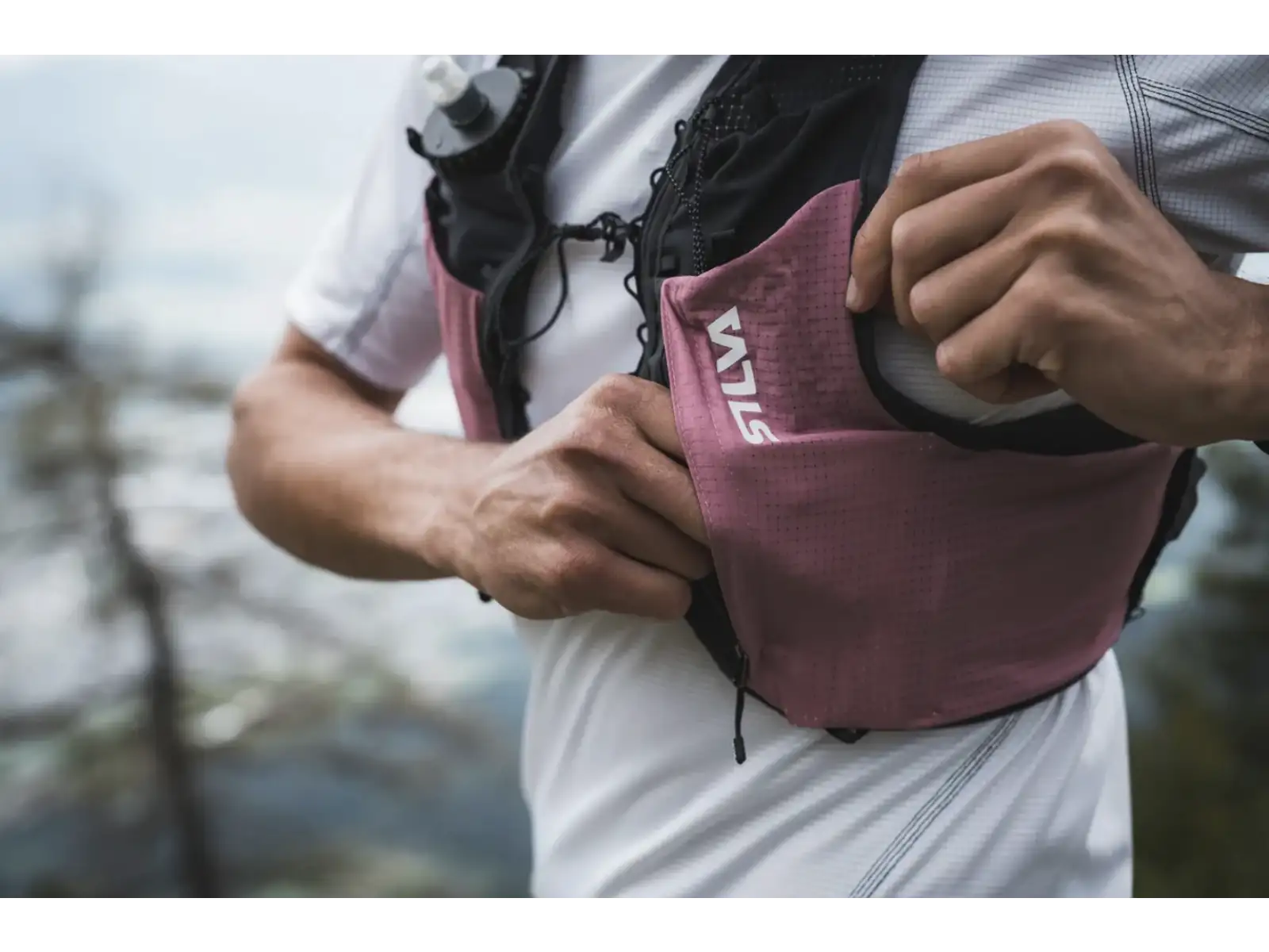 Silva Strive Fly bežecká vesta Black