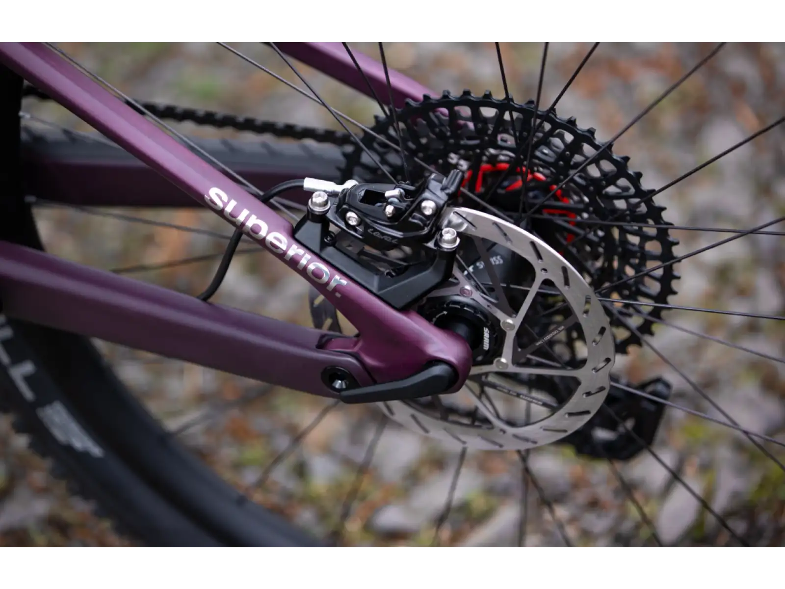 Horský elektrobicykel Superior iXF 9.8 matný jagavý karbón