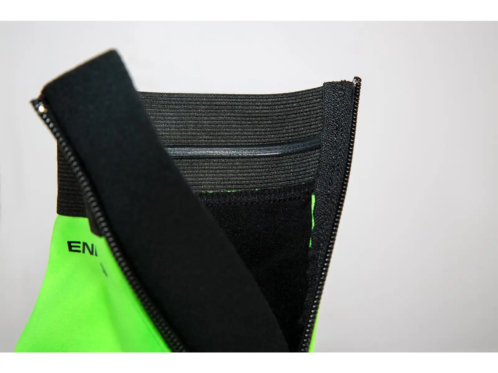 Endura Windchill návleky na tretry čierna