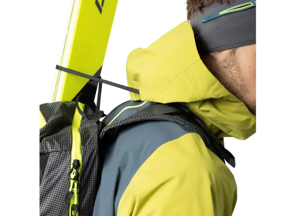 Dynafit Blacklight skialpinistický batoh 24 l Black Out