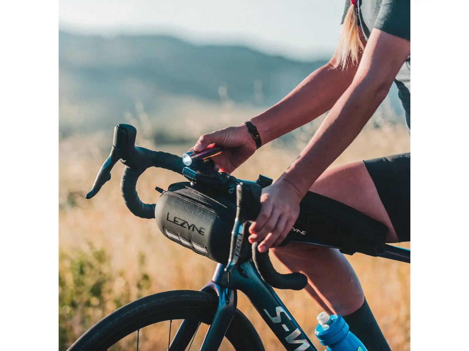 Lezyne Hard Caddy taška na riadidlá čierna