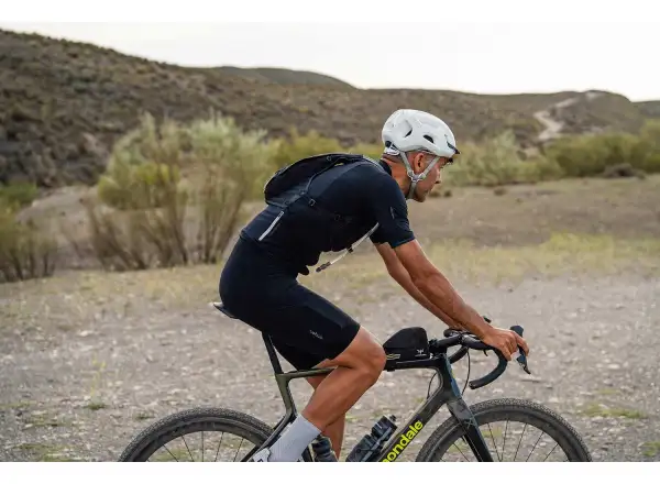 Apidura Racing Hydration cyklistická vesta 2 l čierna