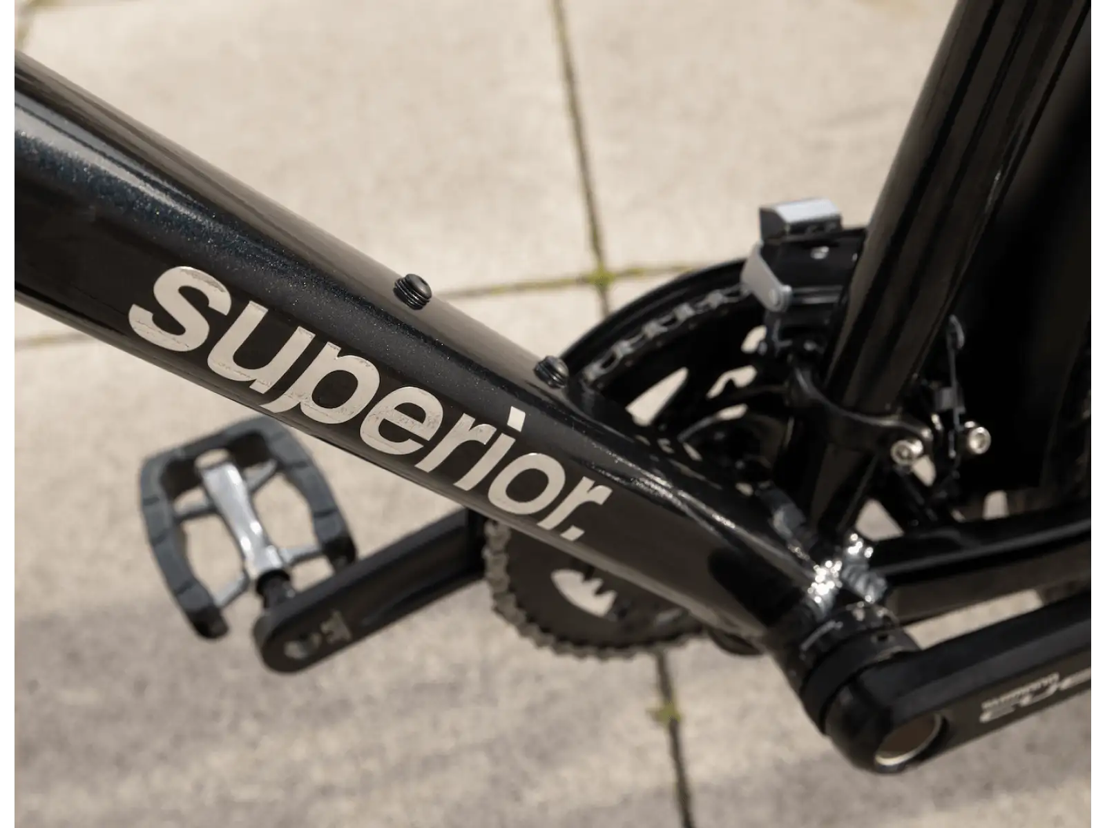 Superior Blox 6.7 T mestský bicykel Gloss Metallic Black