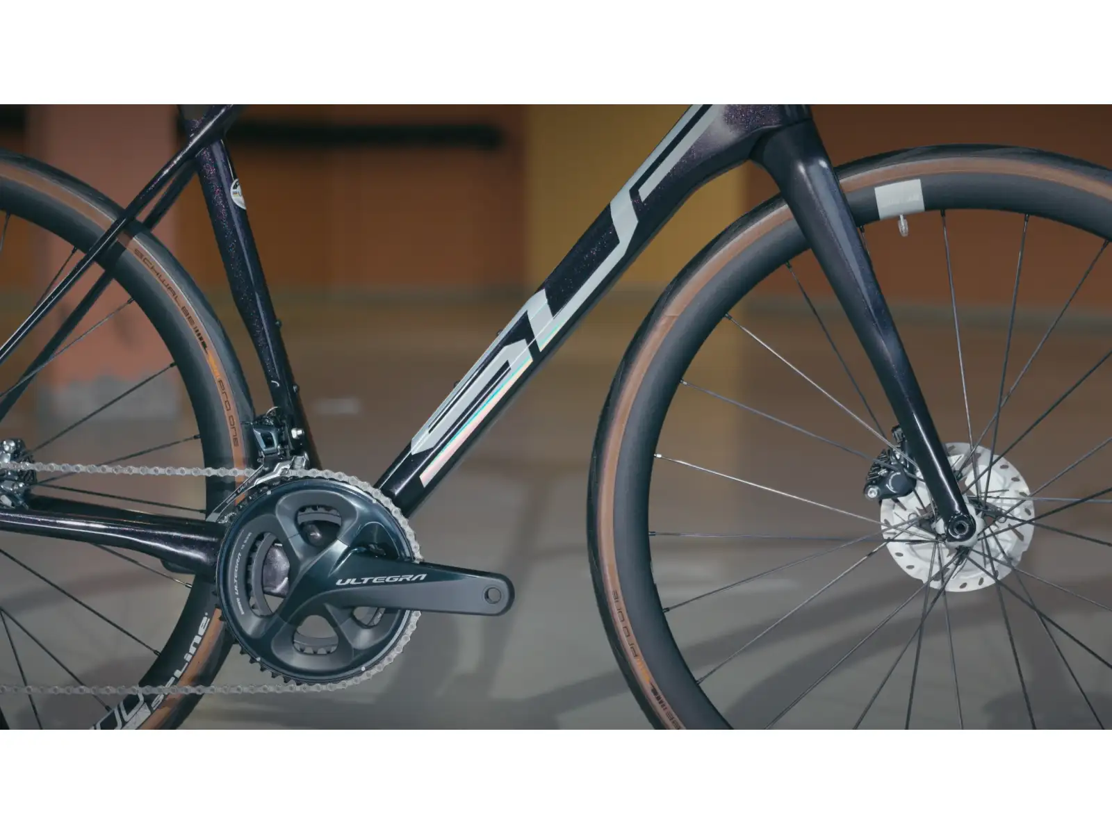 Superior X-Road Team Issue Gloss Black Rainbow/Hologram Chrome cestný/šotolinový bicykel