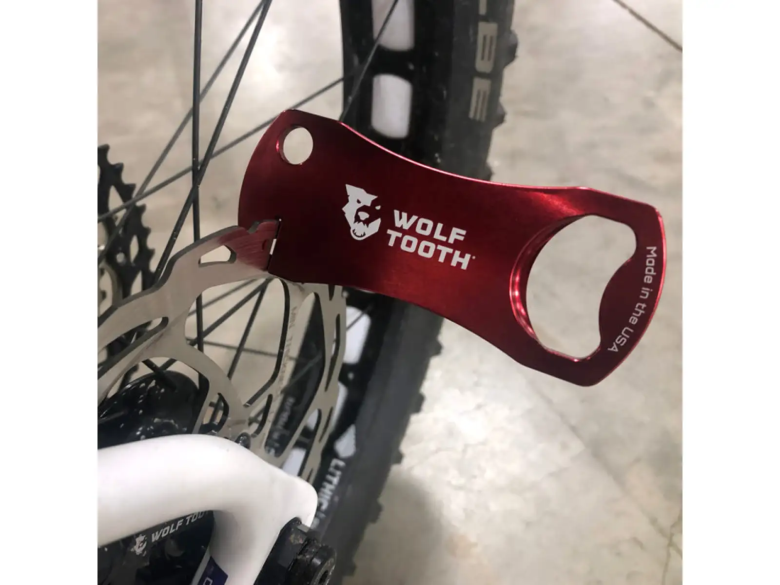 Wolf Tooth otvárač čierna