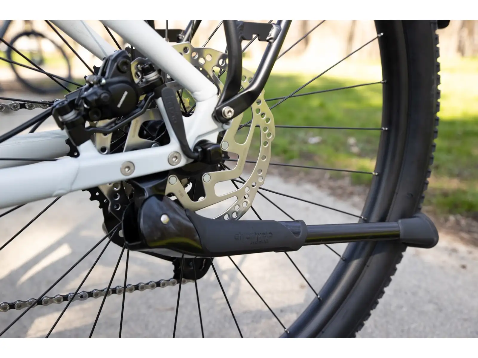 Rock Machine eRokk B70T nízkonástupový elektrobicykel Matte Limerock Grey