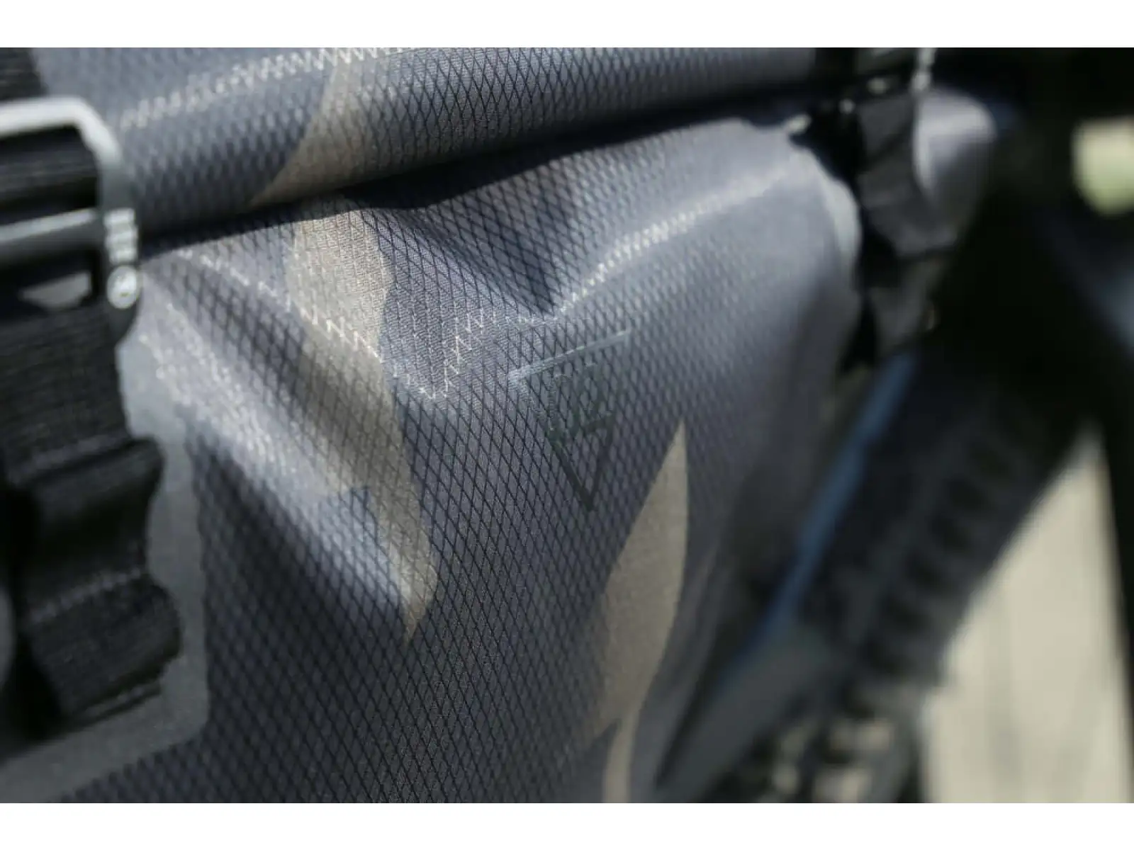 Woho X-Touring Dry taška do rámu 9 l Cyber-Camo Diamond čierna vel. M