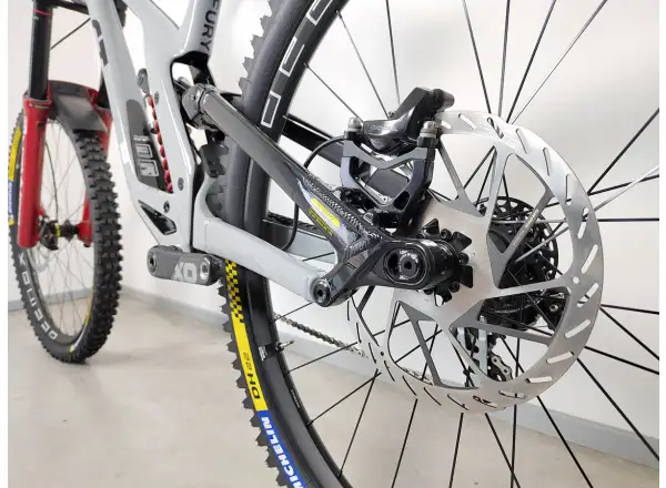 Veľkosť zjazdového bicykla GT Fury Custom. M