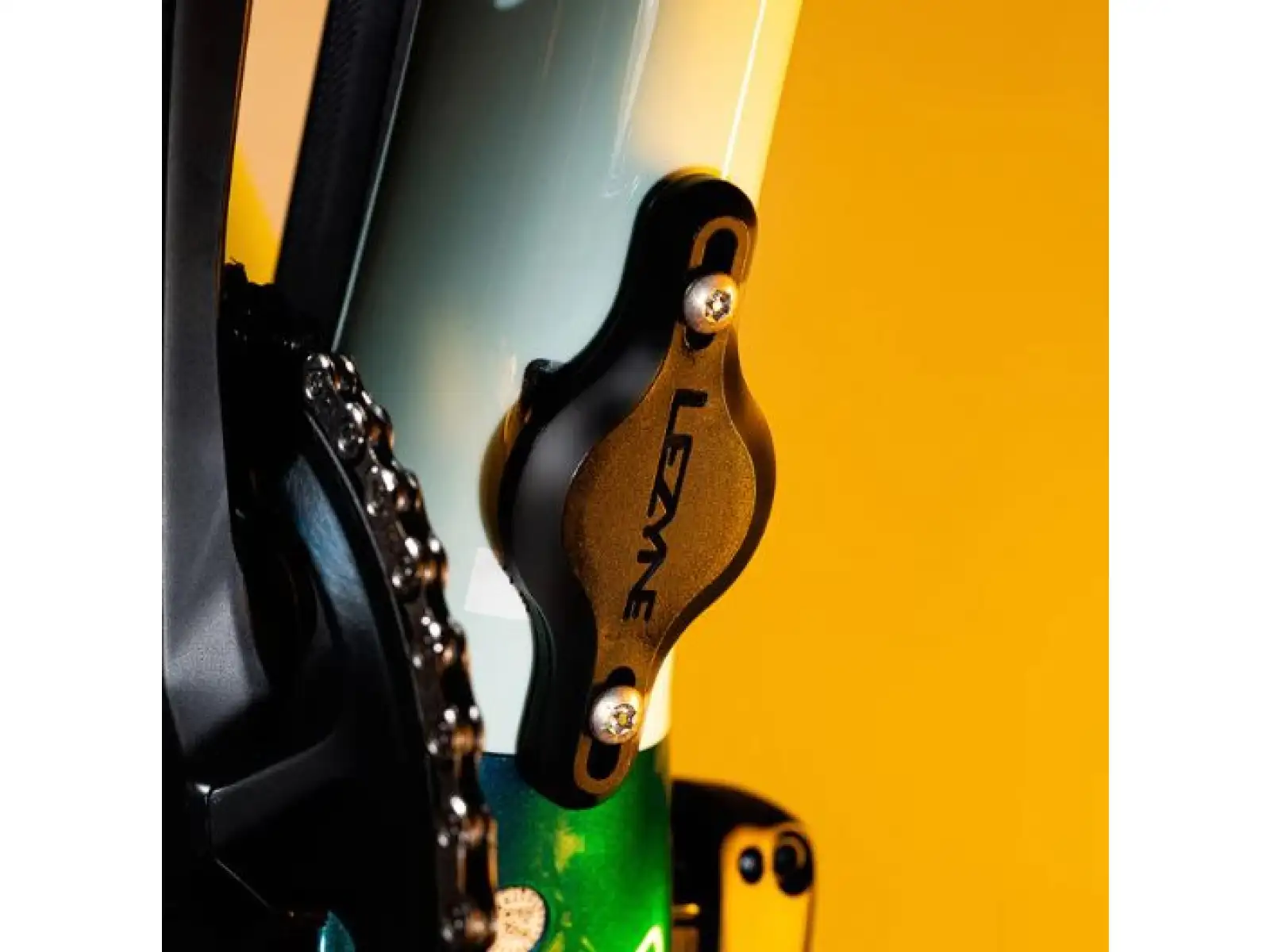Lezyne Matrix Bike Tagger držiak na lokátor Apple AirTag čierna