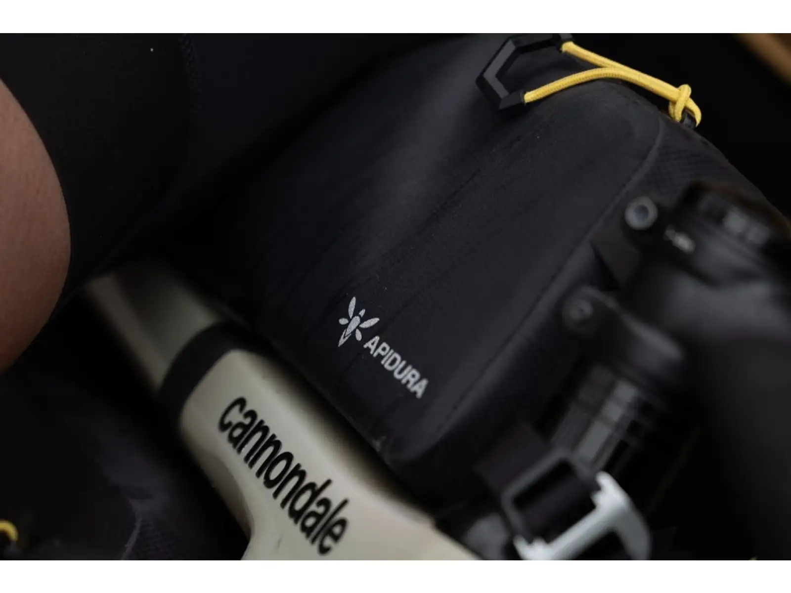 Apidura Expedition Bolt-on top tube pack rámová brašna 1 l