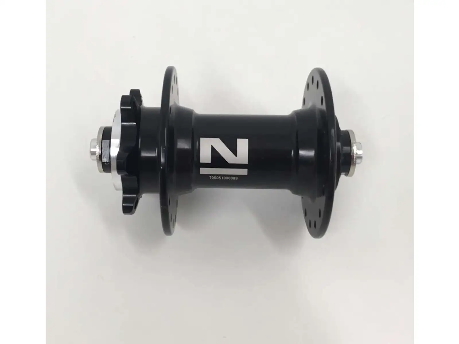 Novatec D041SB predný náboj čierny N-logo