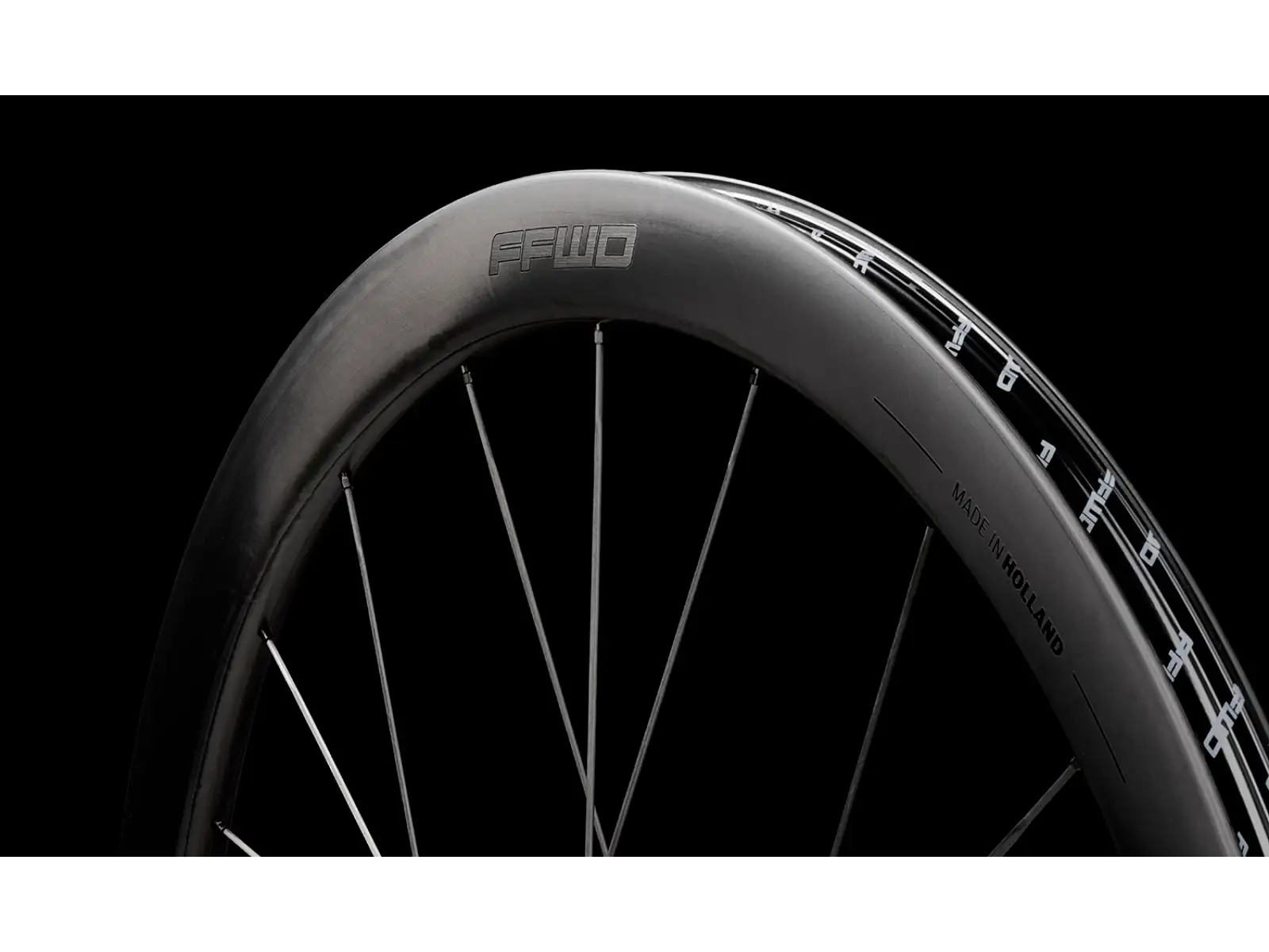 FFWD RAW CS 44 cestné výpletové kolesá Matt Black