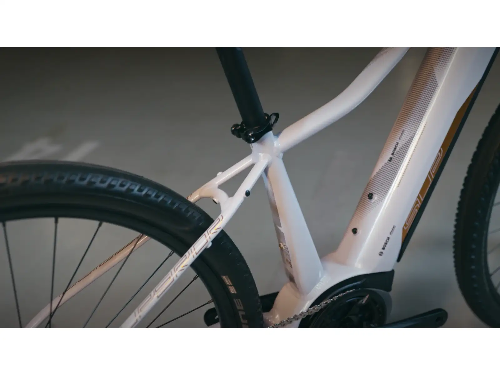 Superior eXC 7019 WB horský elektrobicykel Gloss White/Copper