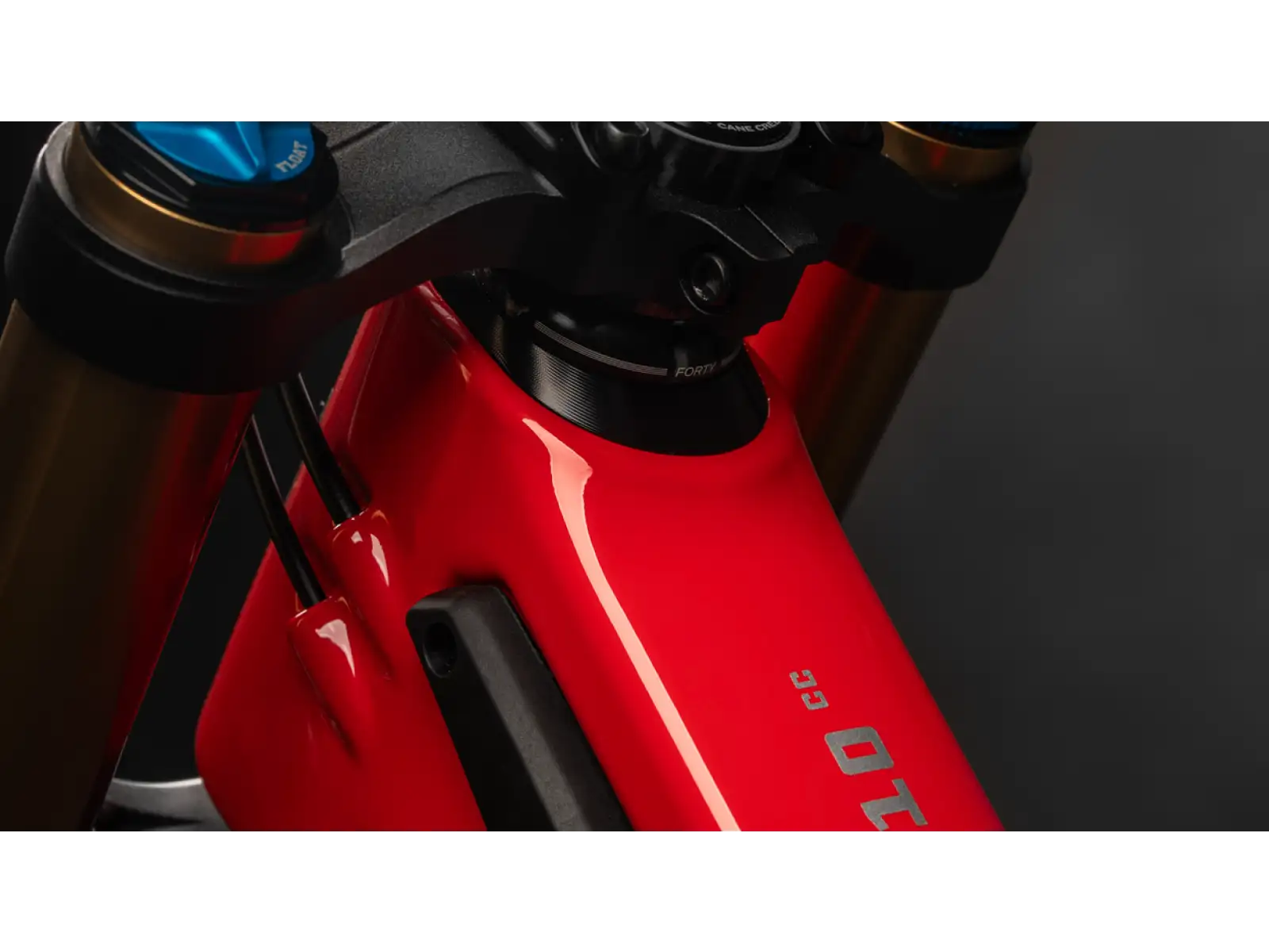 Santa Cruz V10 8 CC MX 27 DH S zjazdový bicykel Gloss Liquid Blue