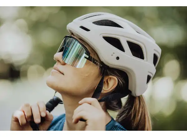 Force Epic cyklistické okuliare čierne/modré fotochromatické sklo