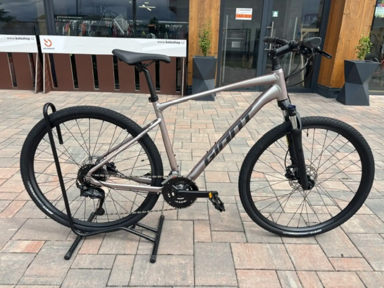 Giant Roam 3 trekingový bicykel Shell White VZORKA