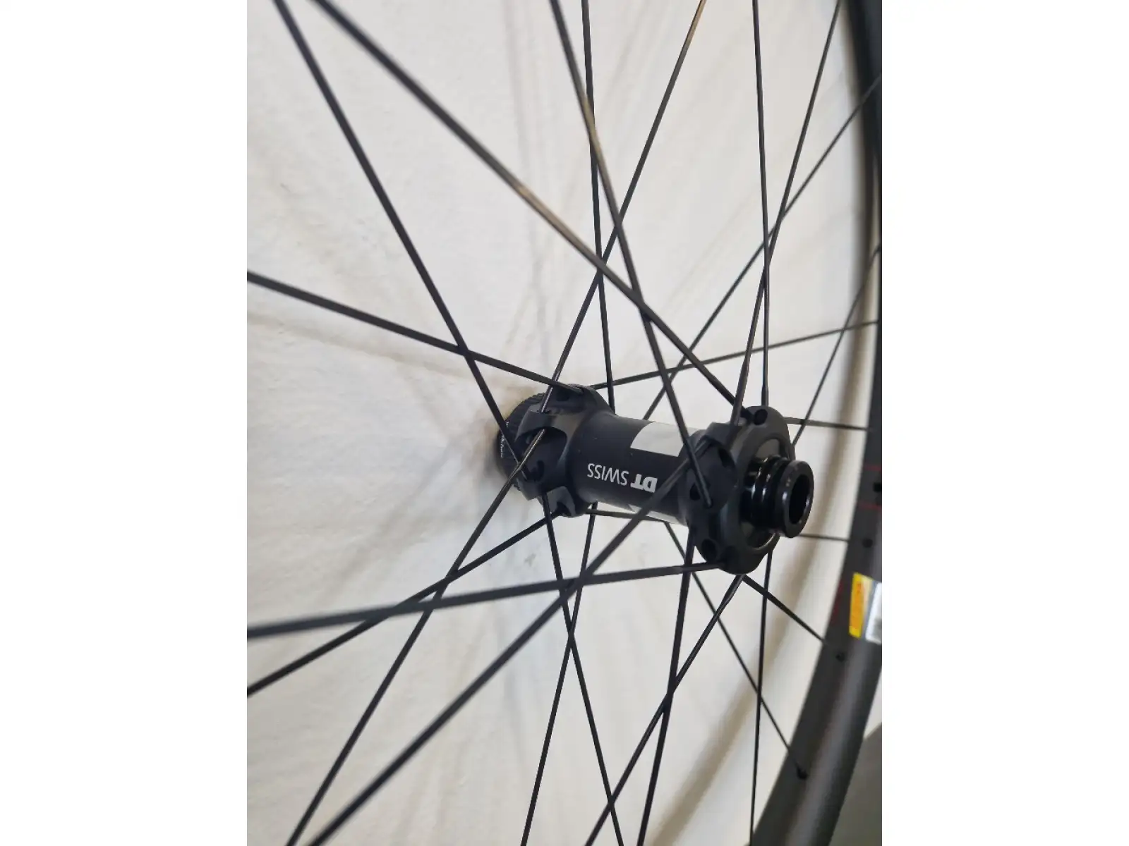 Reserve 40/44 GR 700c DT 350 CL karbónové gravel zapletené kolesá orech Microspline - Z kolesa demontované
