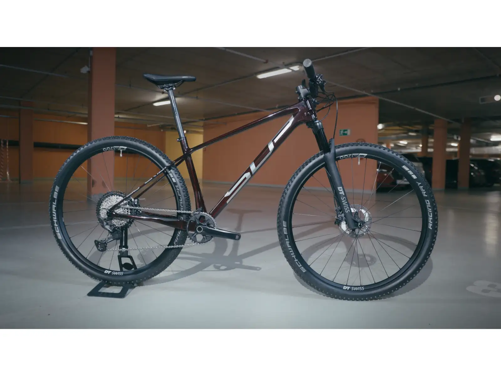 Horský bicykel Superior Team 29 Elite Gloss Red Carbon/Chrome